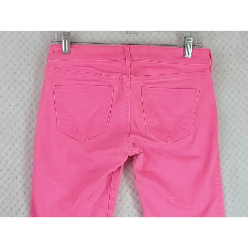 Hollister jeans features